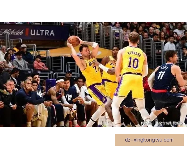 东契奇38加11湖人险胜快船